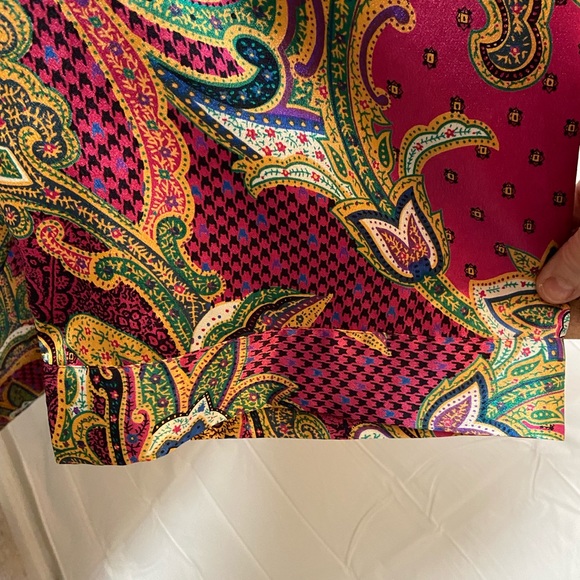 Gorgeous silky robe in perfect condition. It says size S but I’m an XL i… - Picture 3 of 4